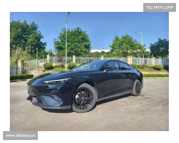 全新长安UNI-V实车到店，换封闭前脸+悬浮大屏，配245马力+8AT